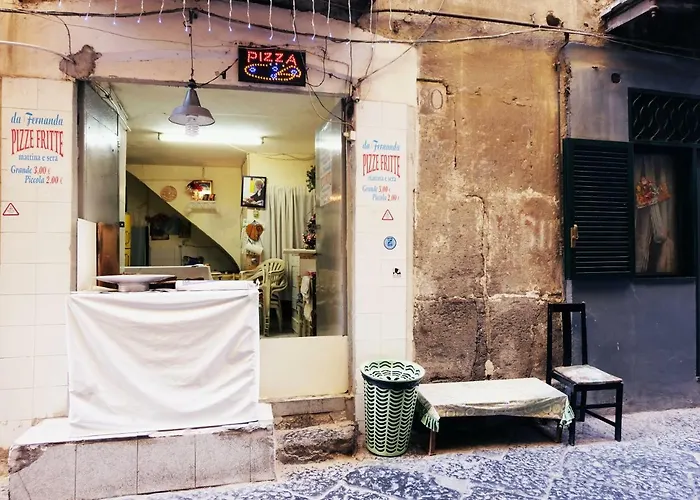 Il-terno All'8 Al Centro Storico Old Town Неаполь